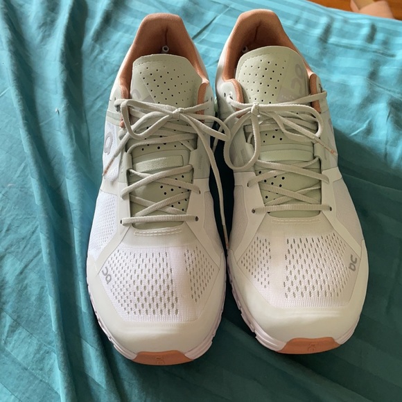 On CloudFlow Aloe/White Running Shoes - sanvalentin.cl